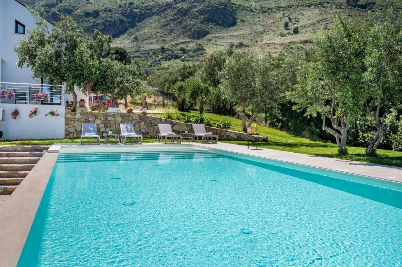 Maria Con Piscina E Vista Mare