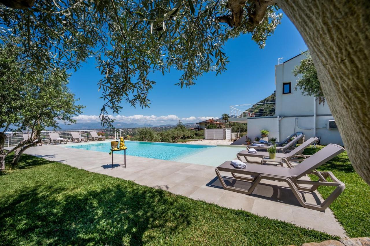 Maria Con Piscina E Vista Mare Villa