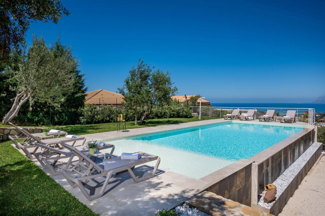 Maria Con Piscina E Vista Mare Villa